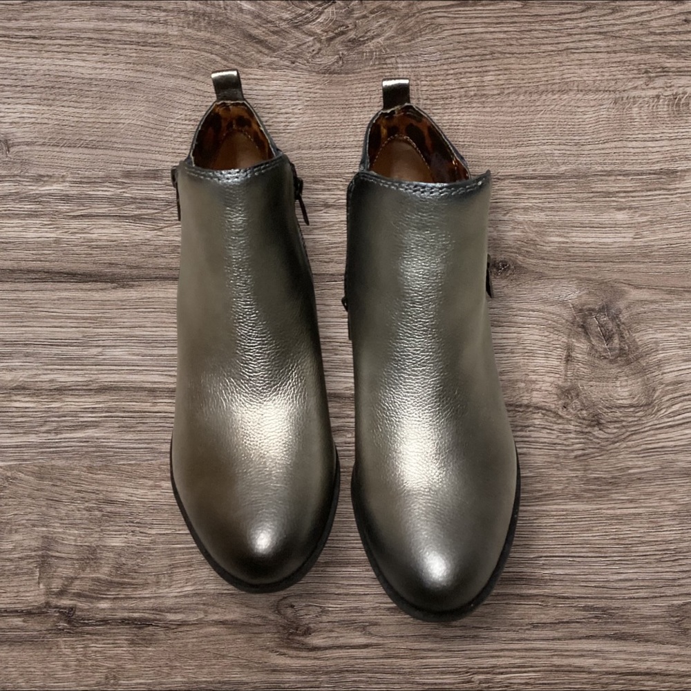 Lucky Brand Pewter Ankle Booties Size 6.5 
Leather Side Zip Classic Booties NEW